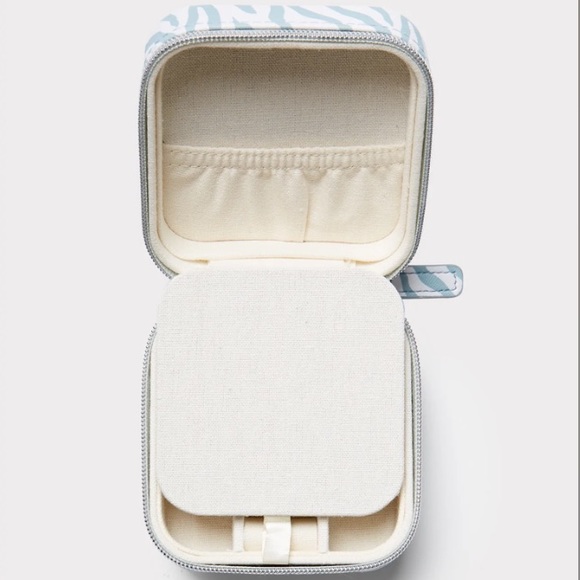 Milly Traveling Jewelry Case - Picture 4 of 4